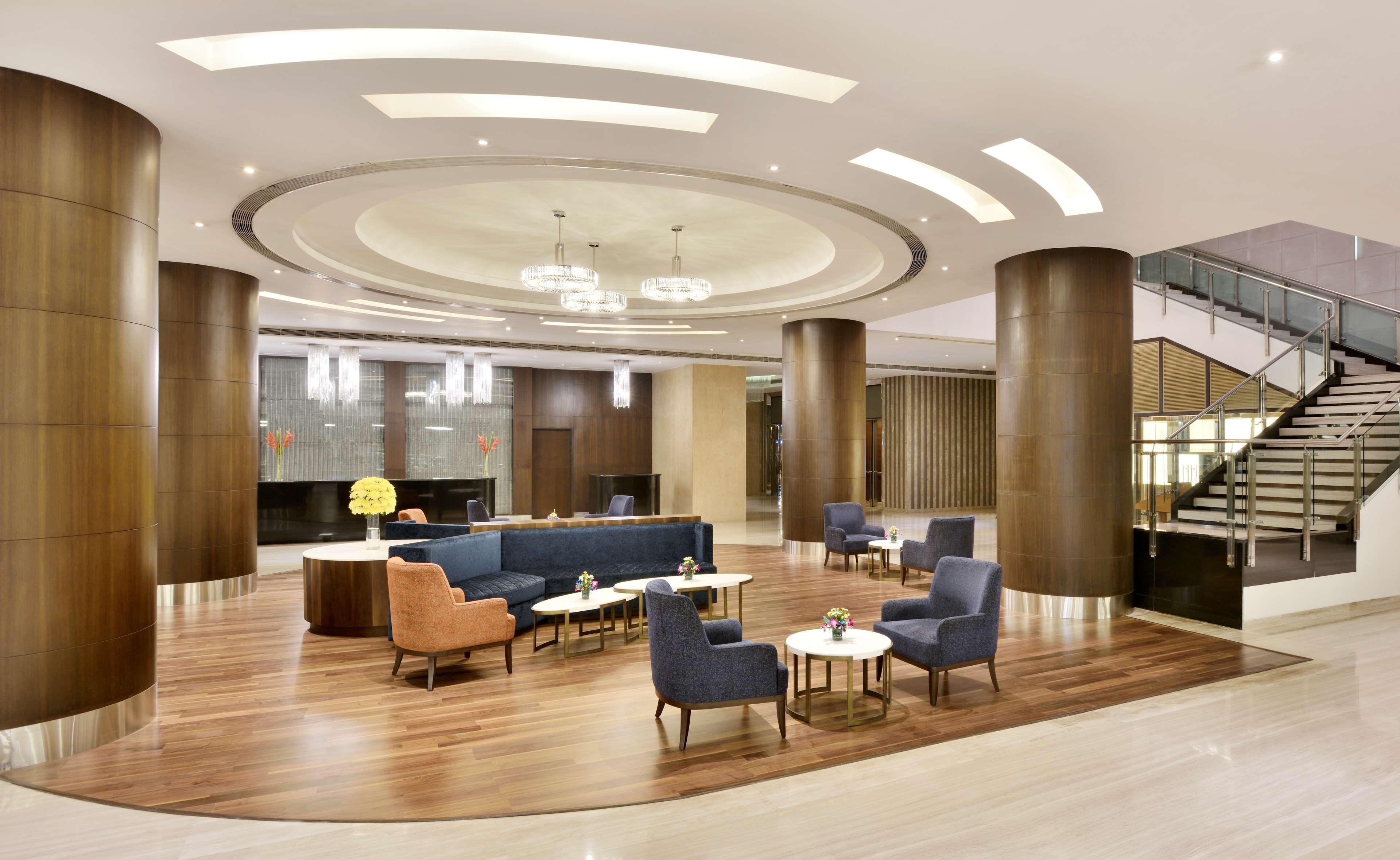 מלון גורגאון Radisson Gurugram Udyog Vihar מראה חיצוני תמונה Lobby
