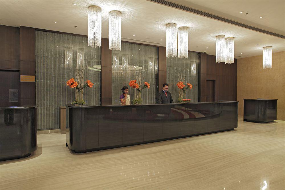 מלון גורגאון Radisson Gurugram Udyog Vihar מראה חיצוני תמונה The lobby of the hotel