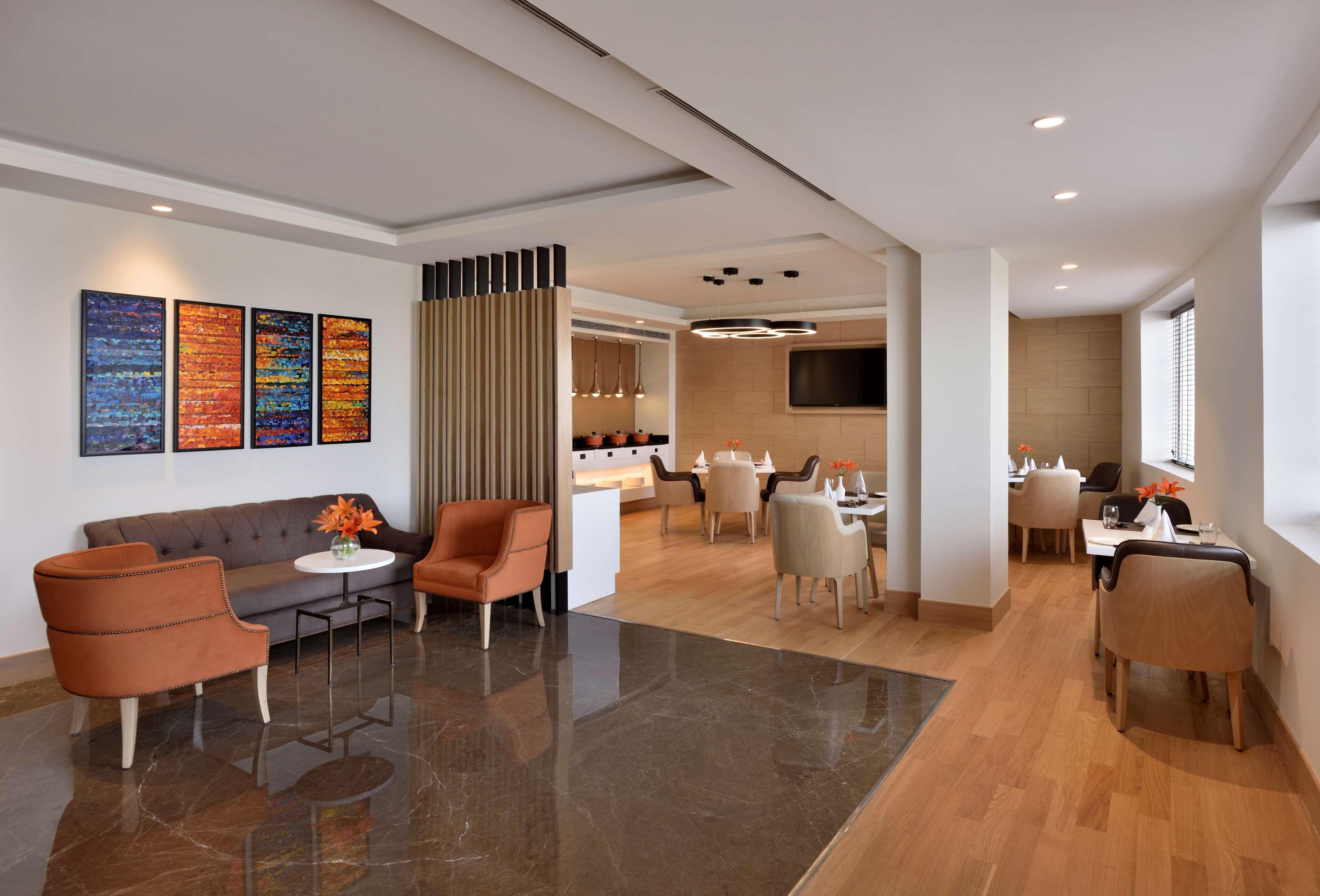 מלון גורגאון Radisson Gurugram Udyog Vihar מראה חיצוני תמונה The lounge at the airport
