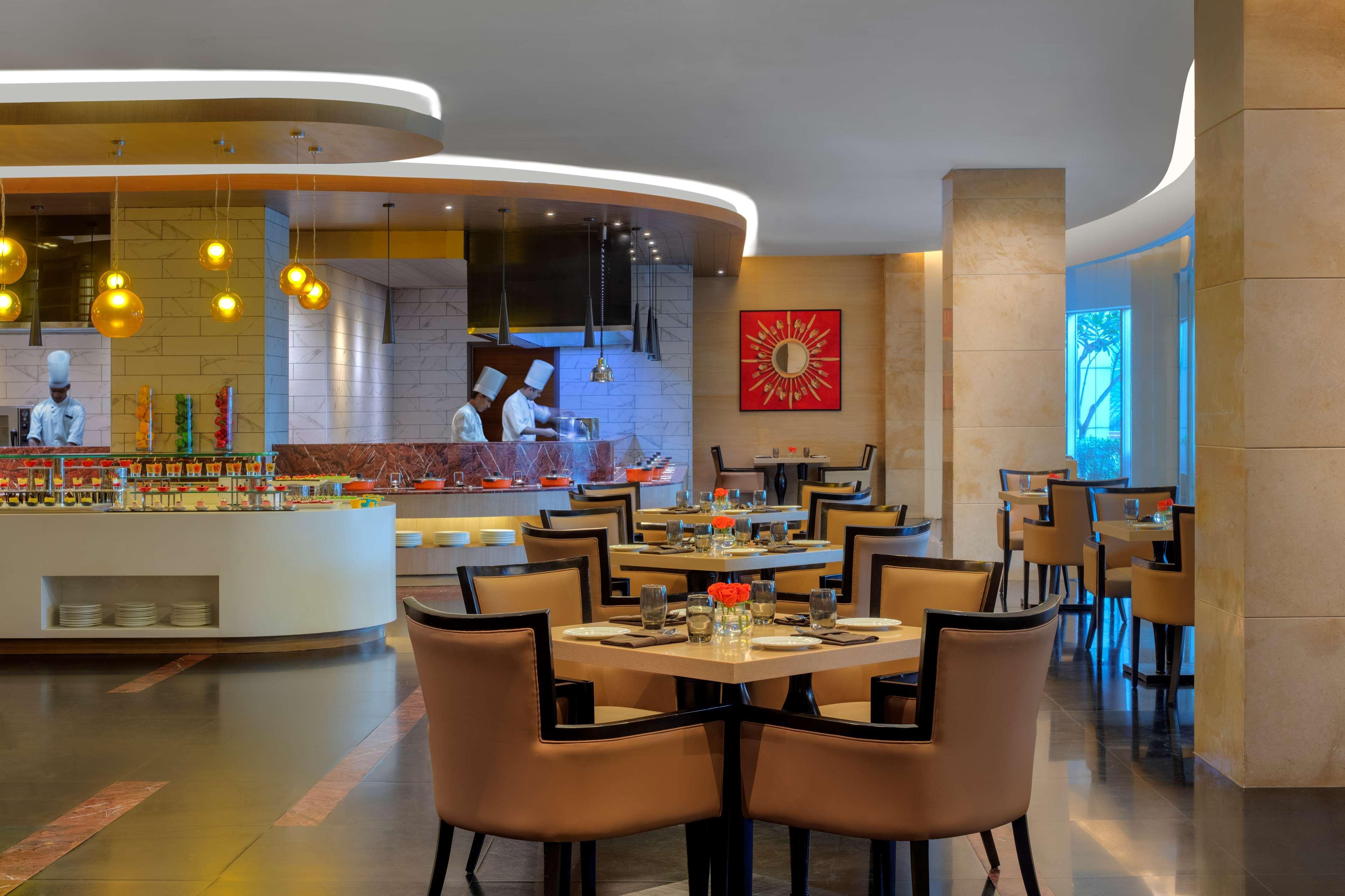 מלון גורגאון Radisson Gurugram Udyog Vihar מראה חיצוני תמונה The restaurant