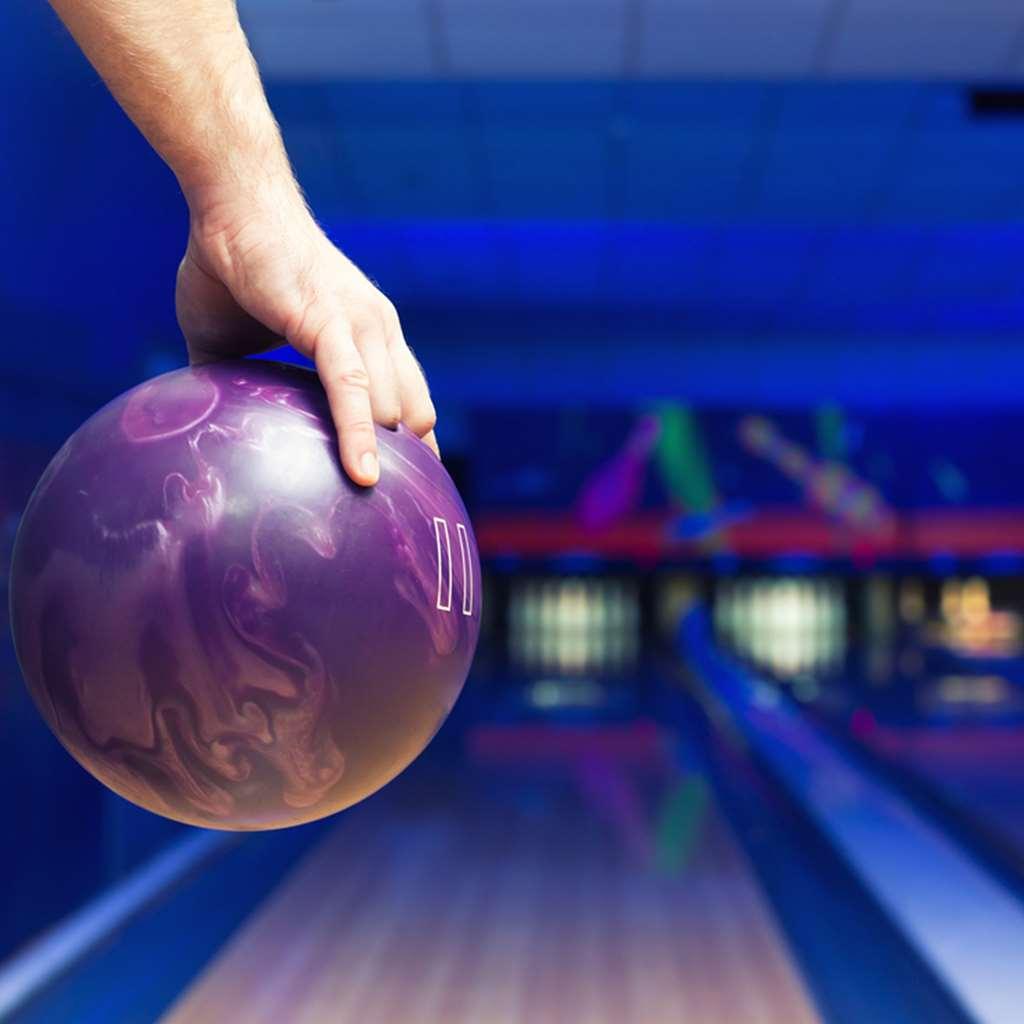 מלון גורגאון Radisson Gurugram Udyog Vihar מתקנים תמונה Bowling ball