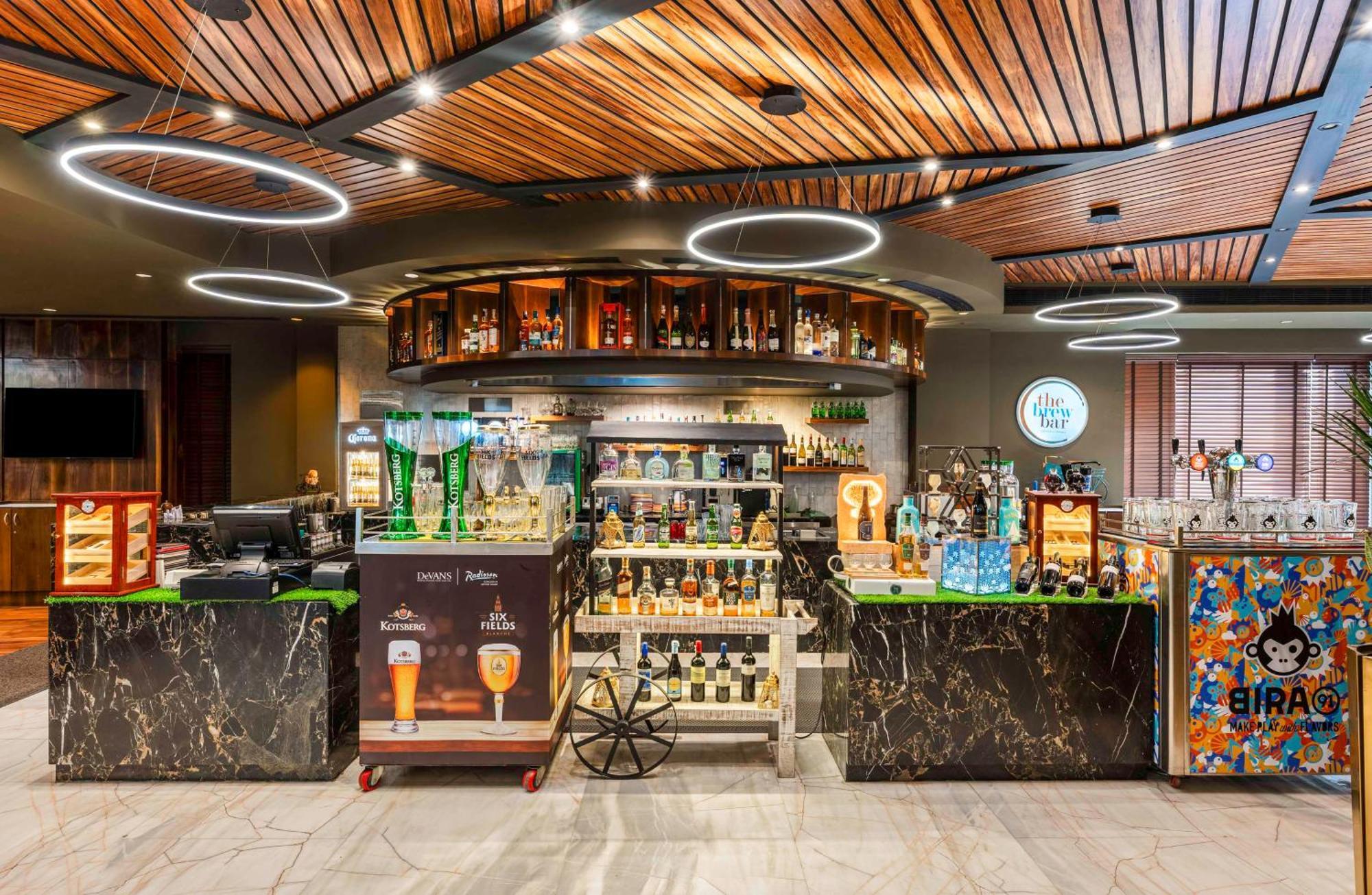 מלון גורגאון Radisson Gurugram Udyog Vihar מראה חיצוני תמונה