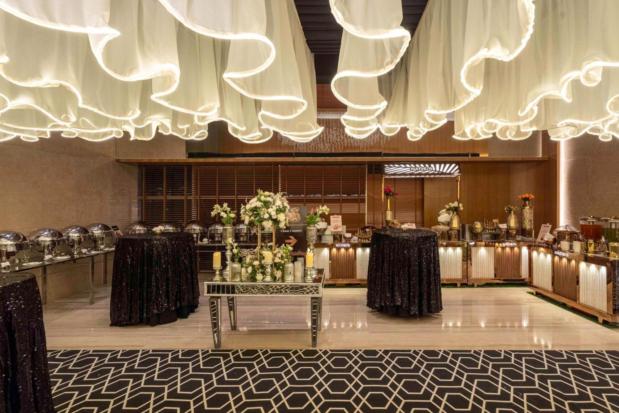 מלון גורגאון Radisson Gurugram Udyog Vihar מראה חיצוני תמונה