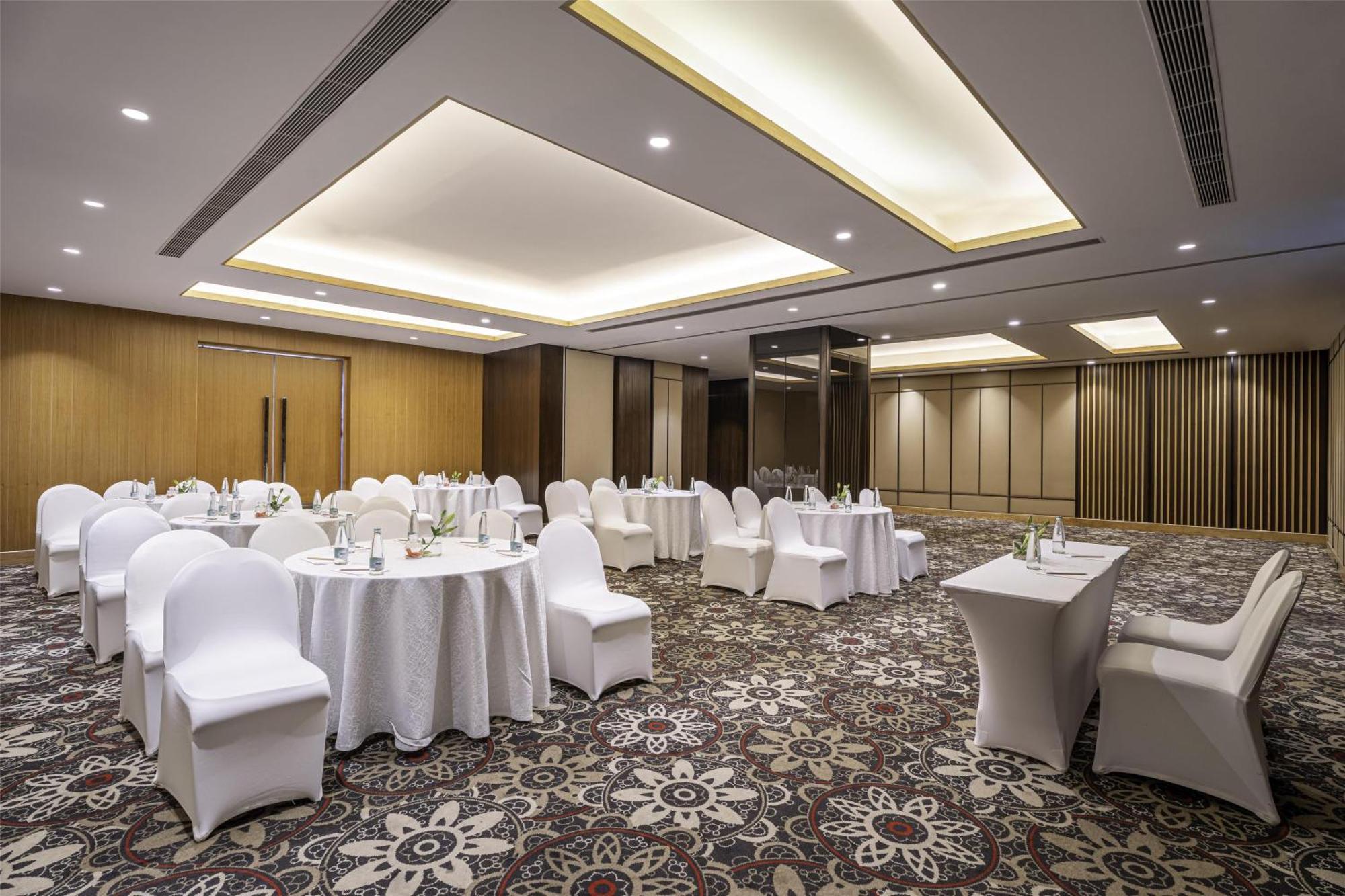 מלון גורגאון Radisson Gurugram Udyog Vihar מראה חיצוני תמונה