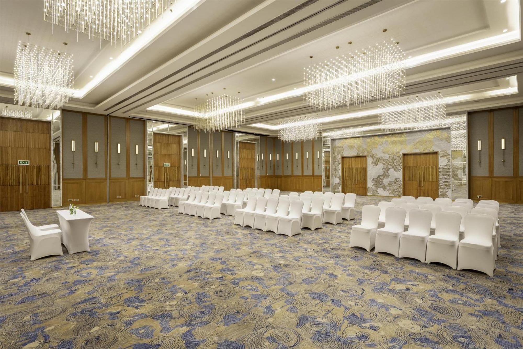 מלון גורגאון Radisson Gurugram Udyog Vihar מראה חיצוני תמונה